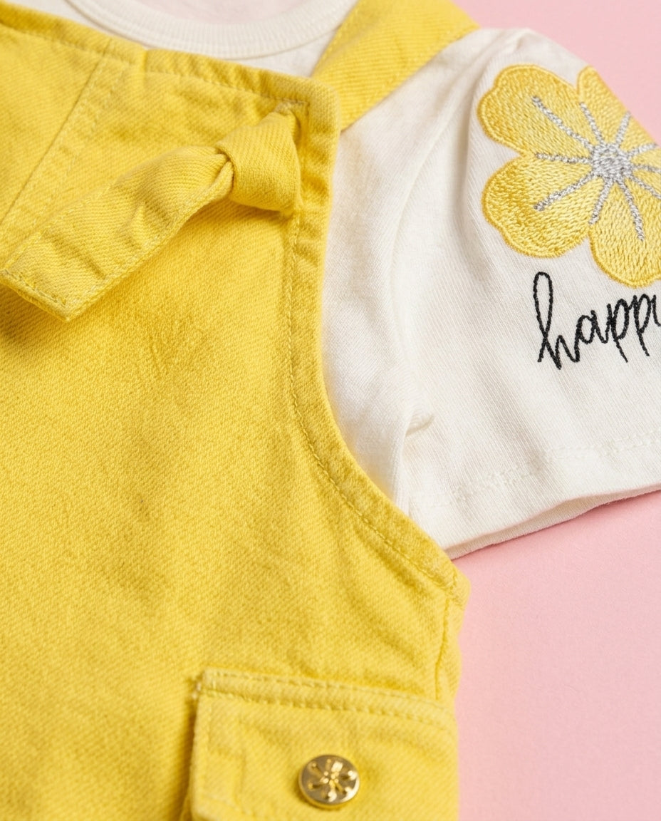 Jardineira Amarela + blusa Happy - Larissa